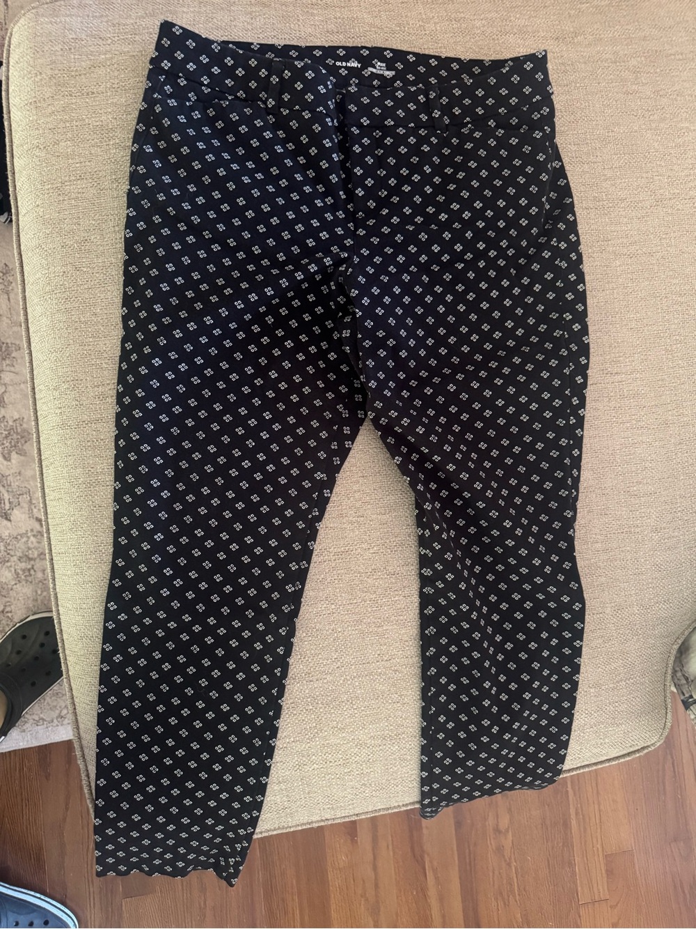 Old Navy Black Cropped pixie pant with White Geo Print